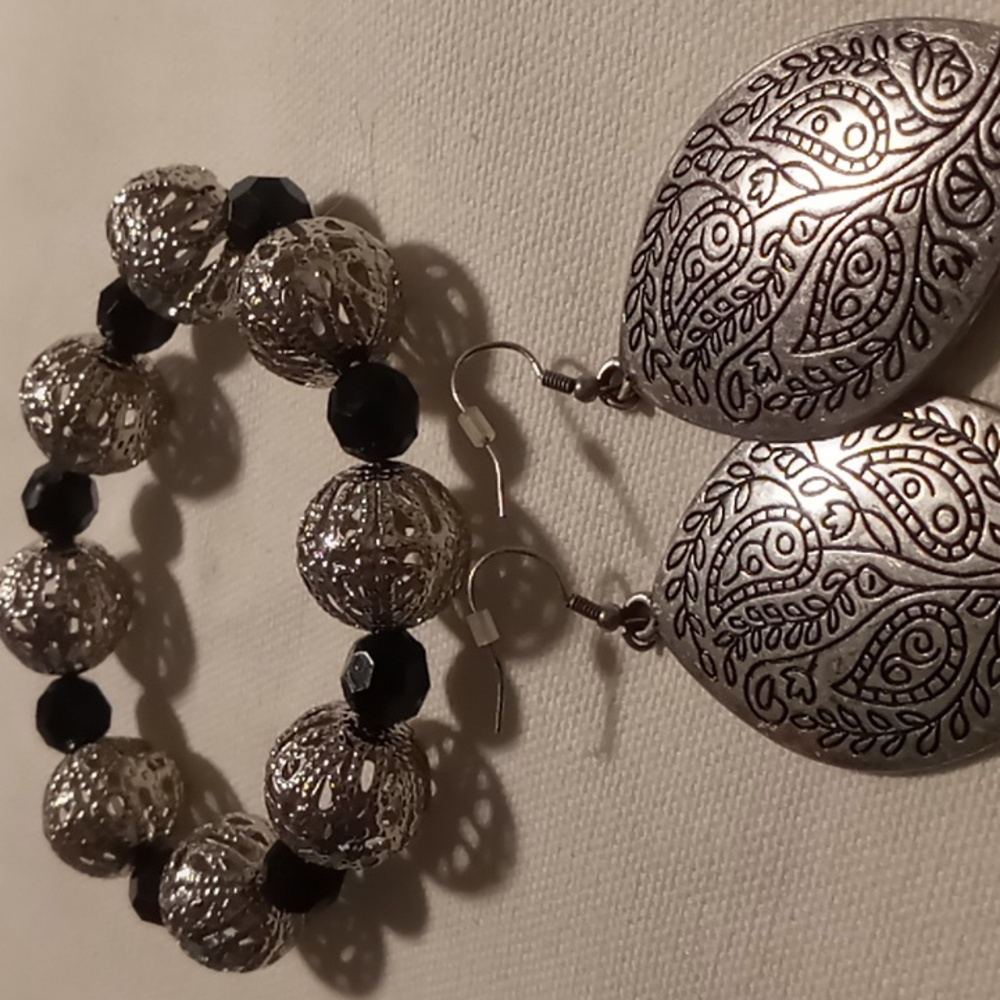 Bracelet & earrings expandable bracelet and dangling earrings.